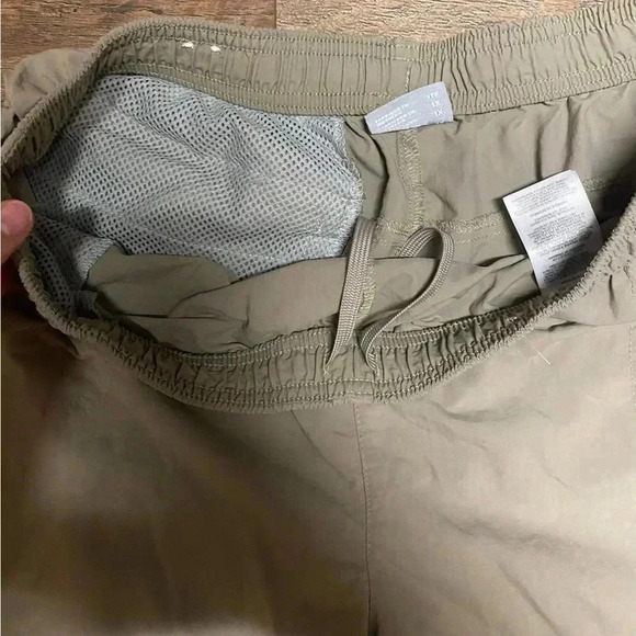 Columbia Khaki Colored Soft Shorts Adjustable Size 1X - Picture 3 of 6